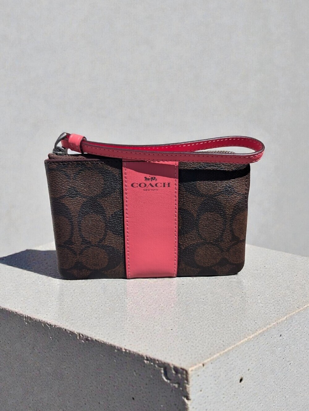 Coach CORNER ZIP WRISTLET IN SIGNATURE CANVAS QB/BROWN PINK LEMON (NWT)
